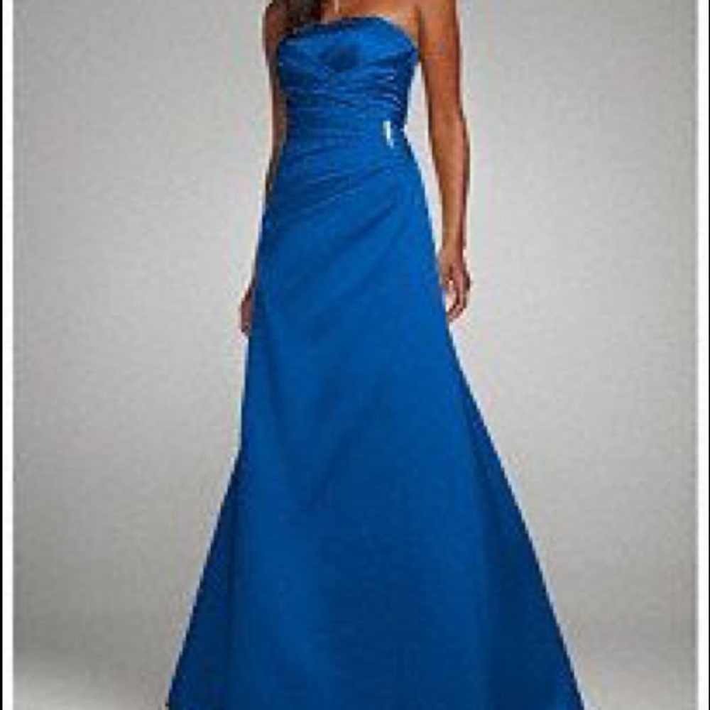 Horizon David’s Bridal bridesmaid dress F44079